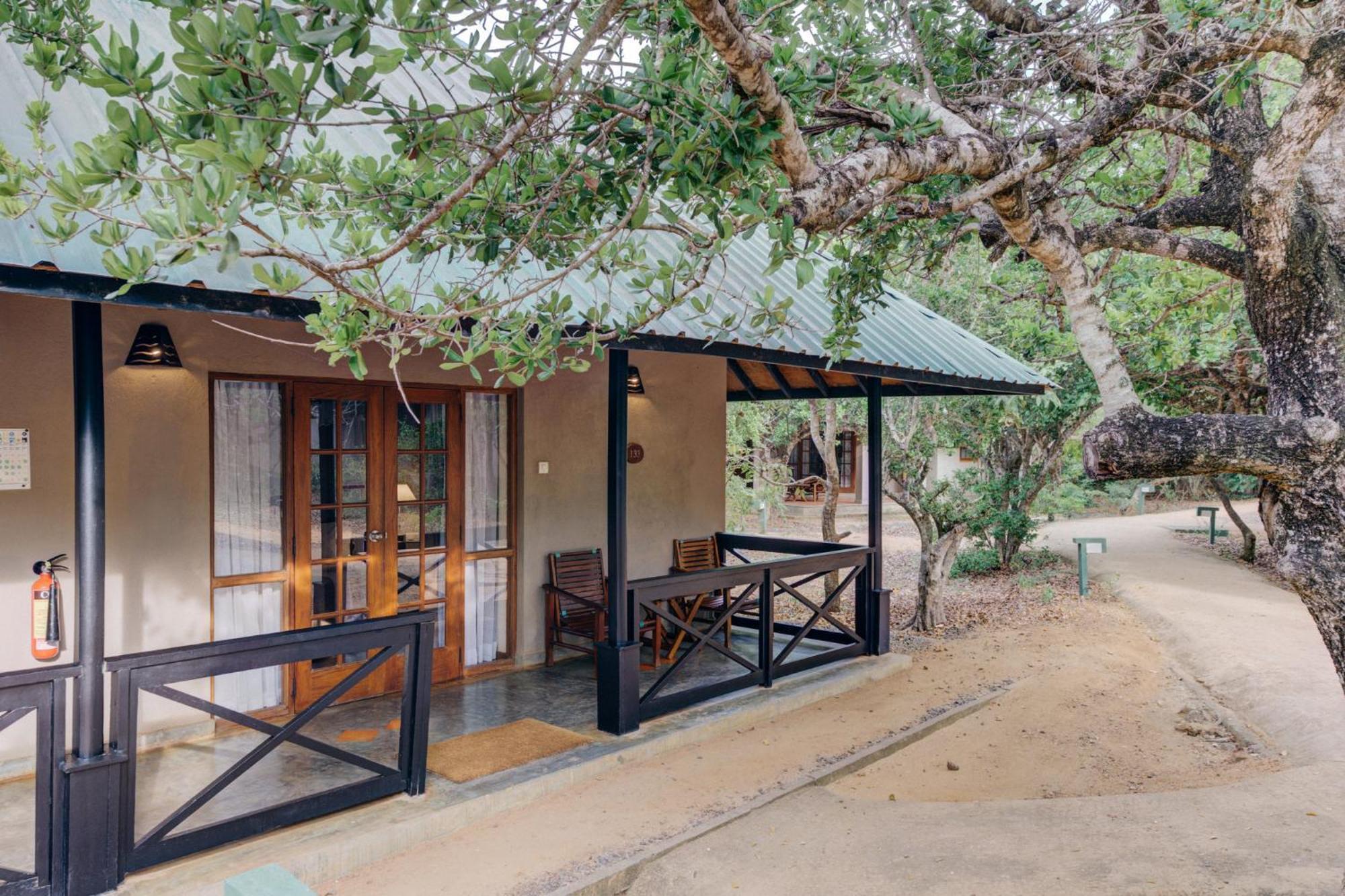 Cinnamon Wild Yala Kültér fotó A beach villa at the resort