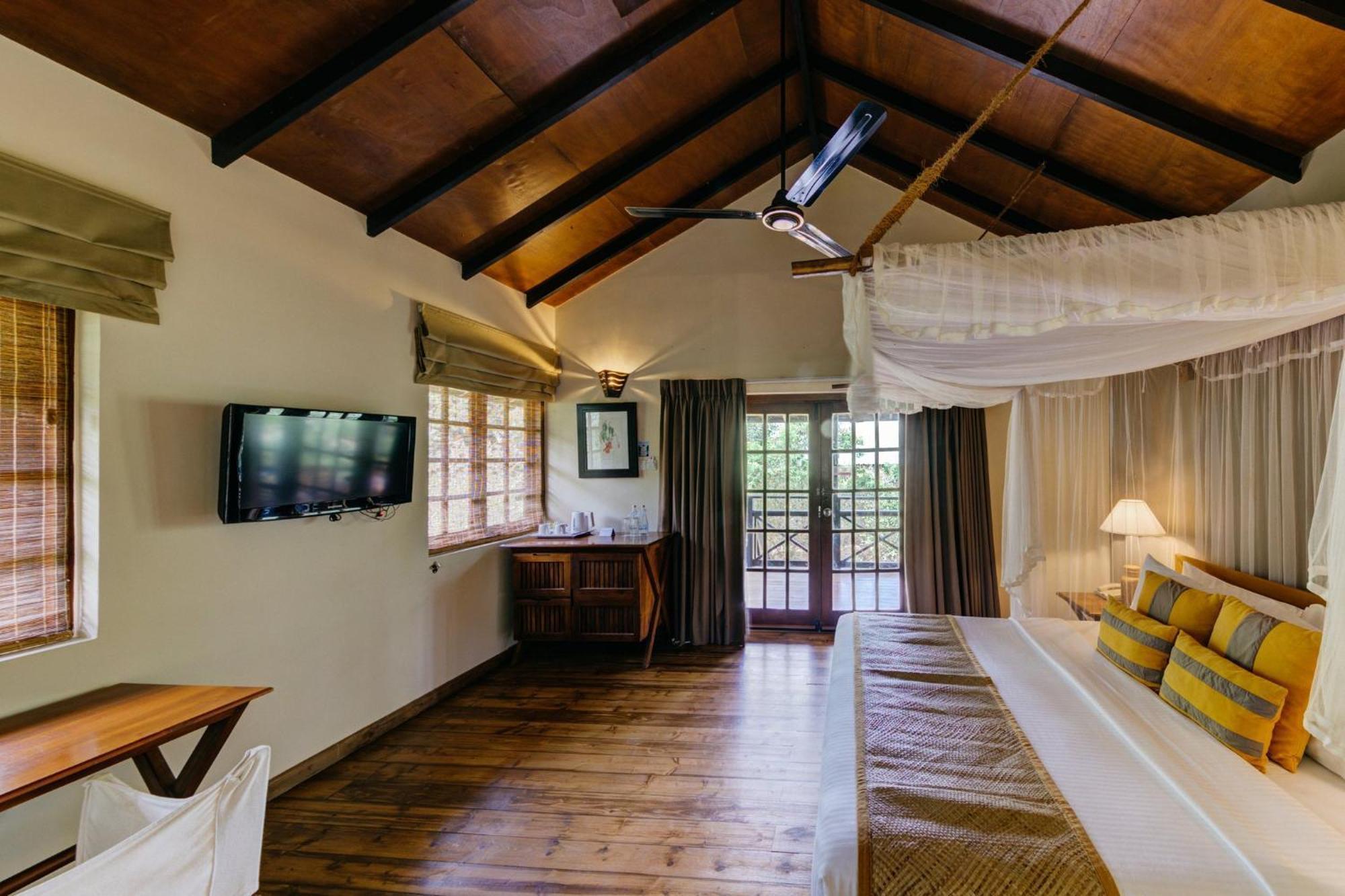 Cinnamon Wild Yala Kültér fotó Interior of a suite at the resort