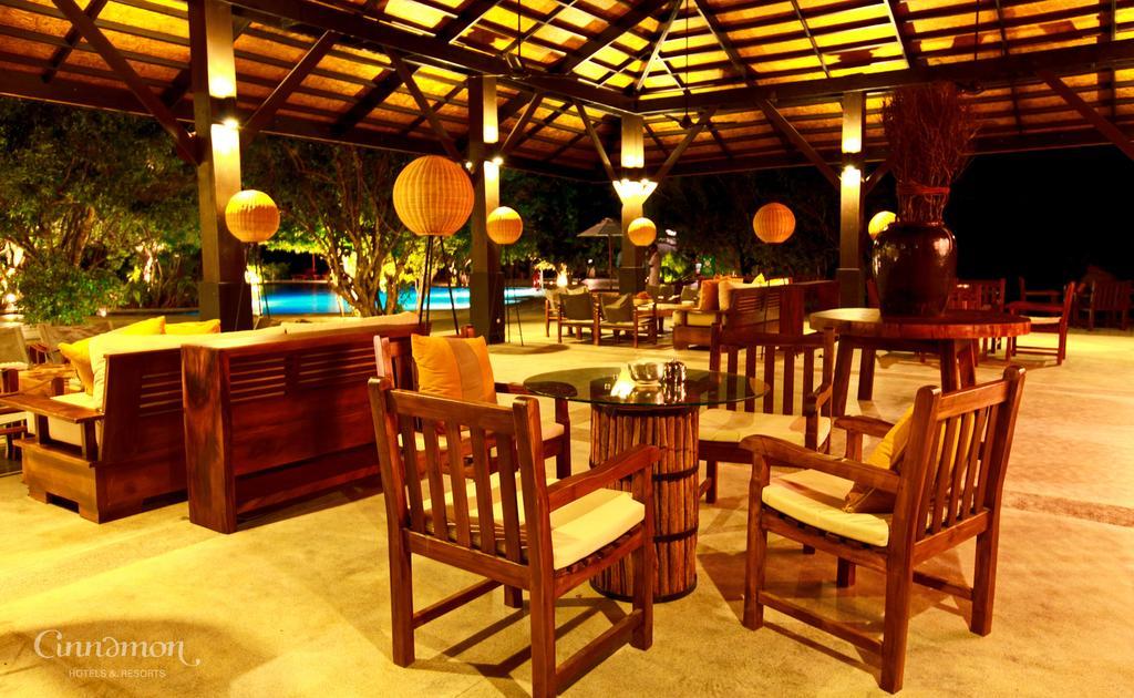 Cinnamon Wild Yala Kültér fotó The bar at the pool