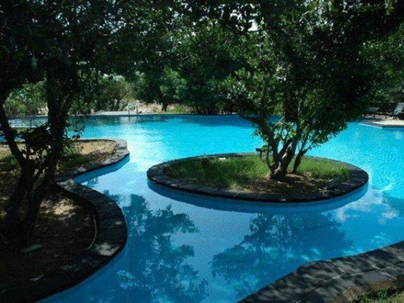 Cinnamon Wild Yala Kültér fotó The swimming pool at the hotel