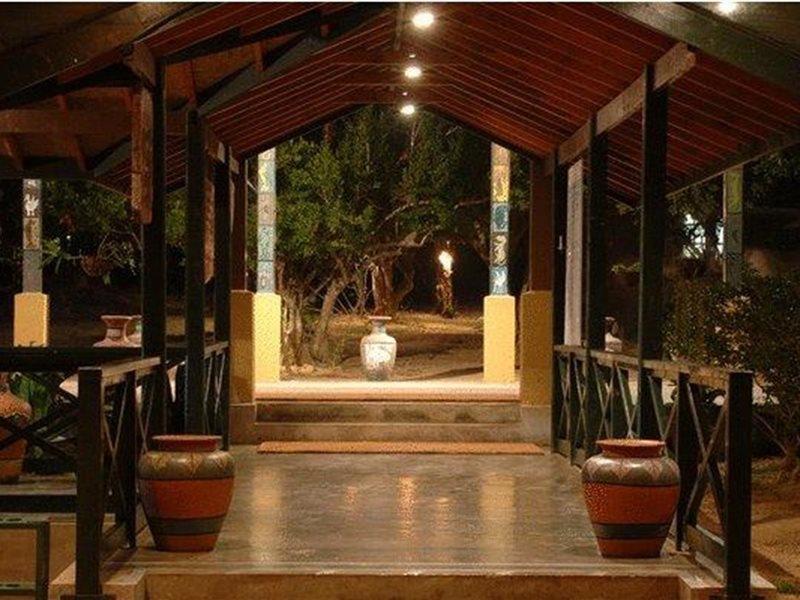 Cinnamon Wild Yala Kültér fotó Entrance to the hotel
