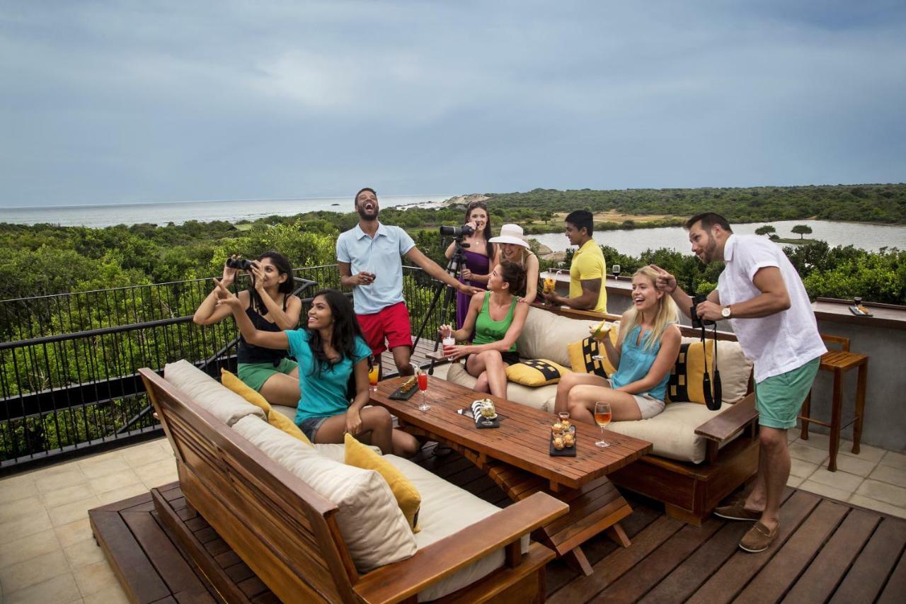 Cinnamon Wild Yala Kültér fotó Rooftop bar at the Grand Palladium Hotel in Cancun, Mexico